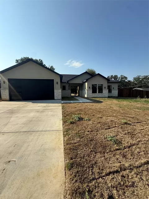 3000 Hunting Dr, Fort Worth, TX 76119