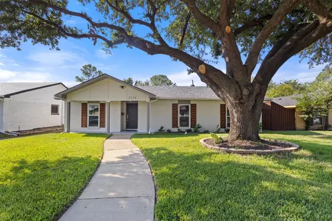 1528 Carnation Dr, Lewisville, TX 75067