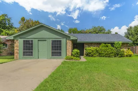 105 Briar Ln, Waxahachie, TX 75165