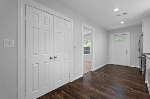 Entry Way - 111 E Division St, Pilot Point, TX 76258 photo 2 of 4
