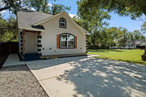 Exterior - 111 E Division St, Pilot Point, TX 76258 photo 4 of 9