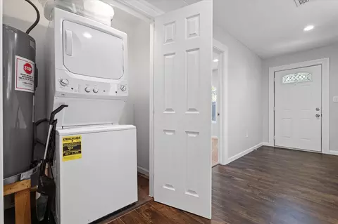 Entry Way - 111 E Division St, Pilot Point, TX 76258 photo 4 of 4