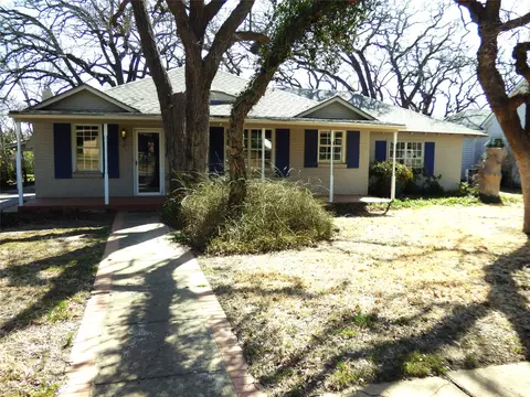 302 S Hillcrest Ave, Eastland, TX 76448