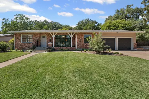 545 Hurstview Dr, Hurst, TX 76053