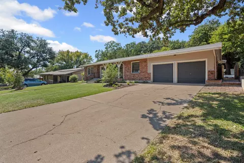 545 Hurstview Dr, Hurst, TX 76053 photo 4