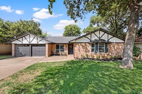 805 Spring Brook Dr, Bedford, TX 76021