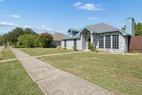 Exterior - 7609 Munich Dr, Rowlett, TX 75089 photo 4 of 9