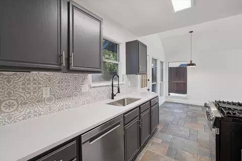 Kitchen - 7609 Munich Dr, Rowlett, TX 75089 photo 3 of 3