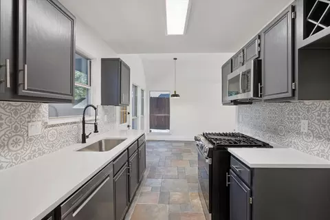 Kitchen - 7609 Munich Dr, Rowlett, TX 75089 photo 2 of 3