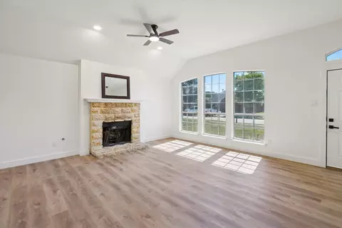Living - 7609 Munich Dr, Rowlett, TX 75089 photo 2 of 5