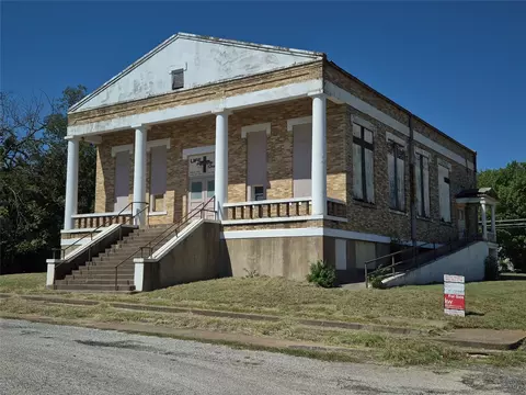 506 Sanders St, Bowie, TX 76230