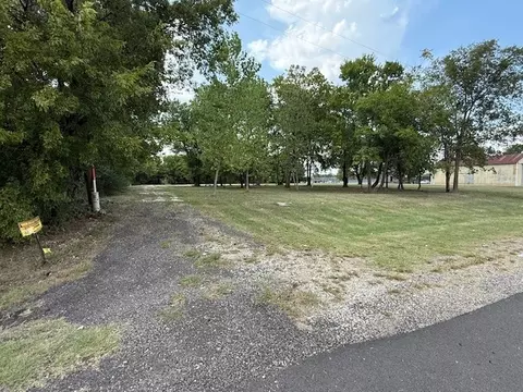 751 1st St, Cooper, TX 75432
