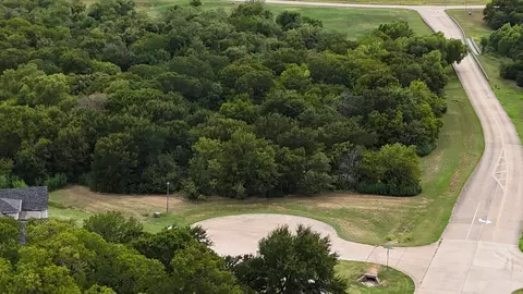1103 Glen Eagles Dr, Grand Prairie, TX 75104