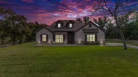 110 Oakwood Hills Dr, Paradise, TX 76073