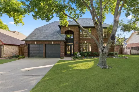 1917 Waterford Dr, Grapevine, TX 76051