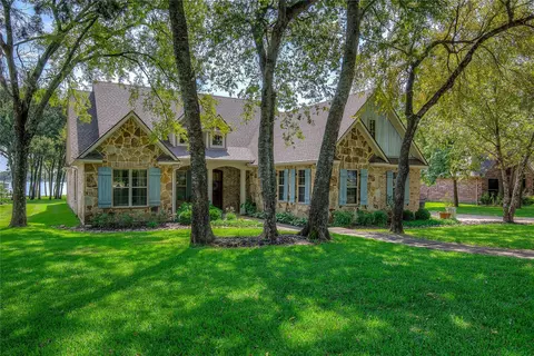 560 Center Dr, Point, TX 75472