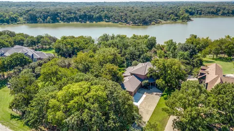 1801 Oak View Ct, Cross Roads, TX 76227