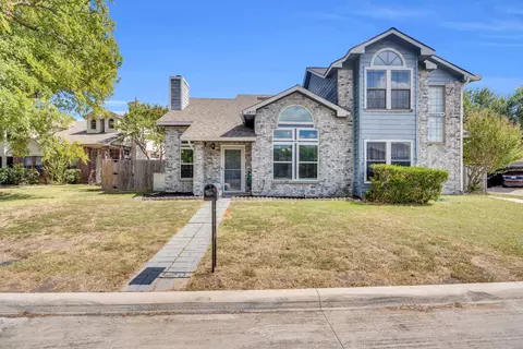 6419 Valleybrooke Ct, Arlington, TX 76001