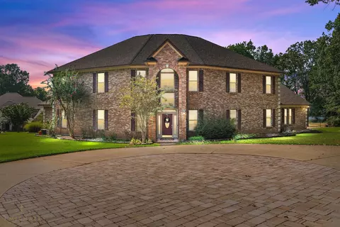 135 Oak Leaf Trl, Benton, LA 71006