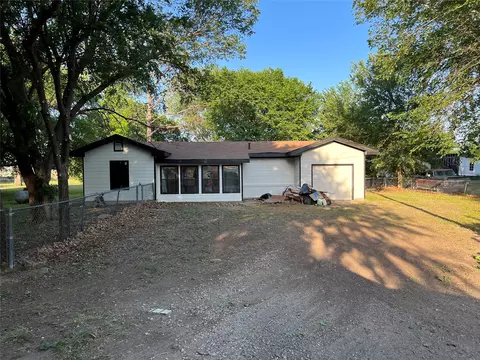 113 N Wilson St, Boyd, TX 76023