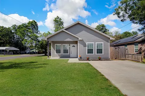 427 Sabine Ave, Cleburne, TX 76031