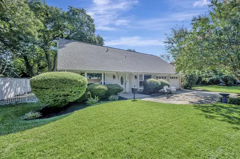815 Waggoner Dr, Arlington, TX 76013