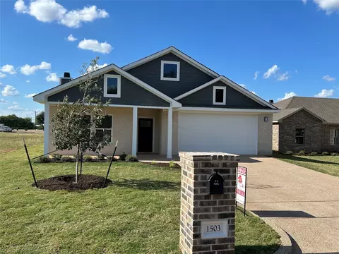 1503 W 6th St, Mcgregor, TX 76657