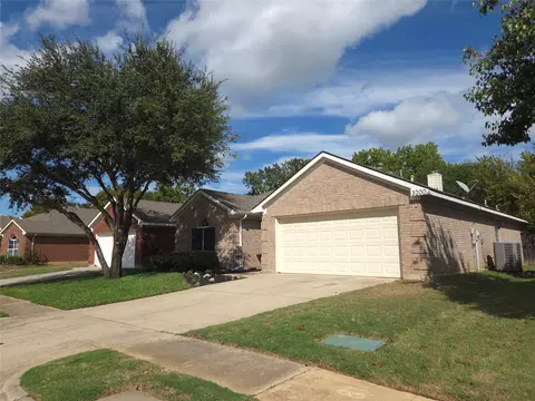 3200 Silent Creek Trl, Hurst, TX 76053