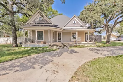 209 N Wickham St, Alvord, TX 76225