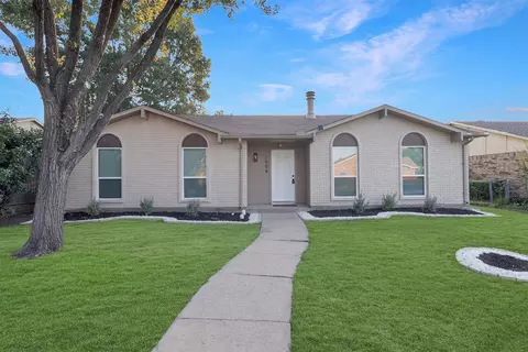 1906 Glencrest Ln, Garland, TX 75040