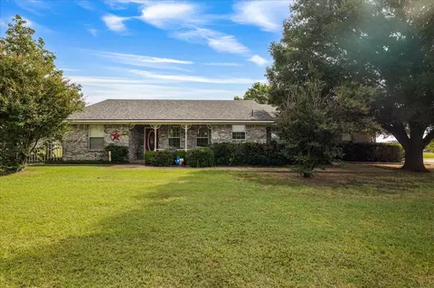 713 Arapaho Dr, Tioga, TX 76271