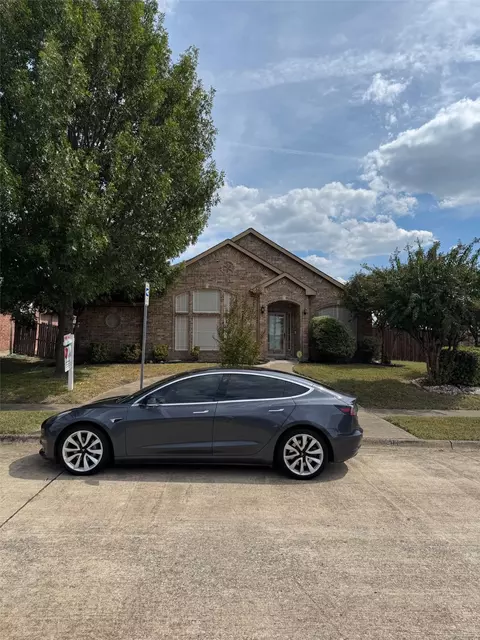 Exterior - 204 Trinity Dr, Lancaster, TX 75146 photo 5 of 5
