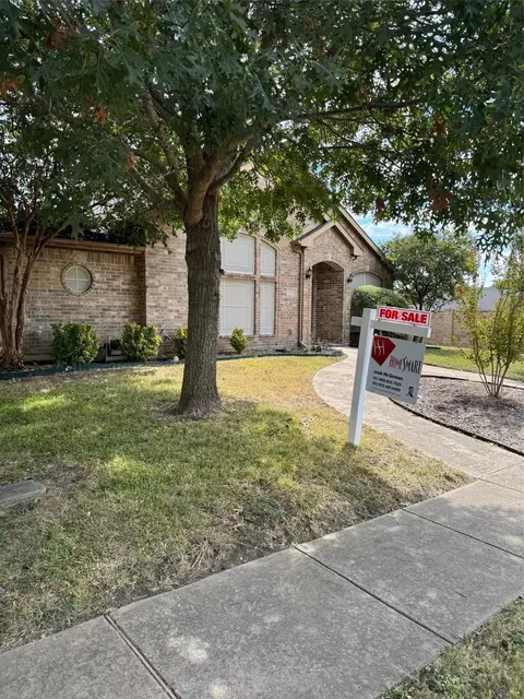 Exterior - 204 Trinity Dr, Lancaster, TX 75146 photo 3 of 5
