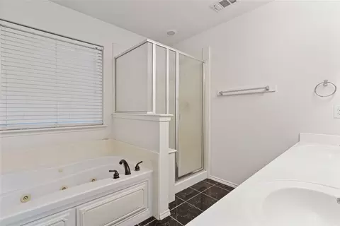 Bath - 204 Trinity Dr, Lancaster, TX 75146 photo 2 of 3