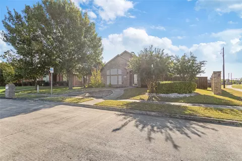 204 Trinity Dr, Lancaster, TX 75146