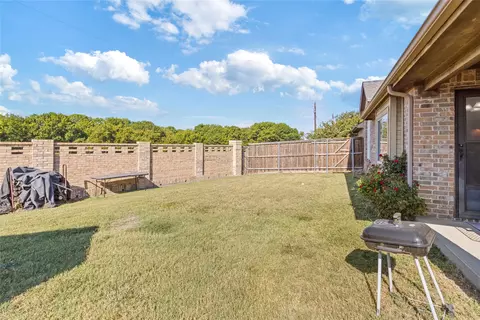 Exterior - 204 Trinity Dr, Lancaster, TX 75146 photo 1 of 5