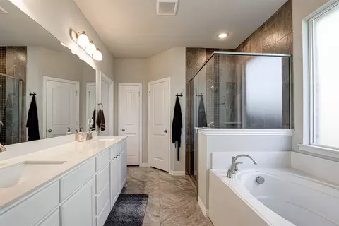 Bath - 15140 Devonne Dr, Aledo, TX 76008 photo 2 of 5