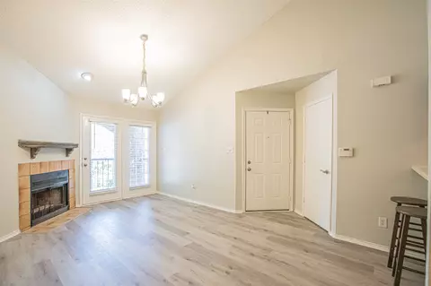 3209 Donnelly Cir #104, Fort Worth, TX 76107