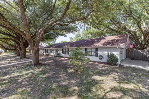 712 E 16th St, Cameron, TX 76520 photo 2
