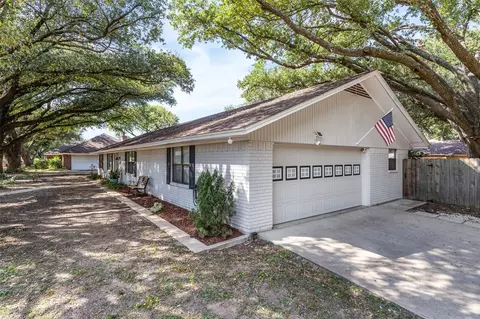 712 E 16th St, Cameron, TX 76520 photo 4