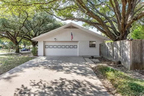 712 E 16th St, Cameron, TX 76520 photo 3