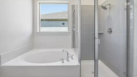 Bath - 2017 Eugene St, Anna, TX 75409 photo 3 of 4