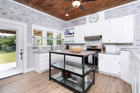 402 N Live Oak St, Richland Springs, TX 76871