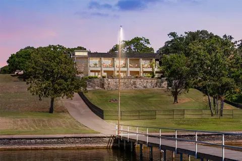 4115 Crescent Dr, Granbury, TX 76049