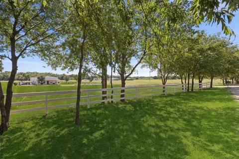 1001 Marigold Ct, Granbury, TX 76049