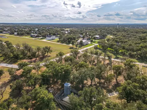 900 E Landings Dr, Granbury, TX 76049