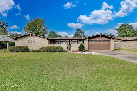 219 Walnut Ln, Bossier City, LA 71111