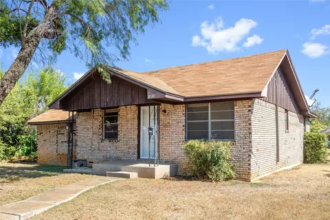 1810 9th St, Brownwood, TX 76801