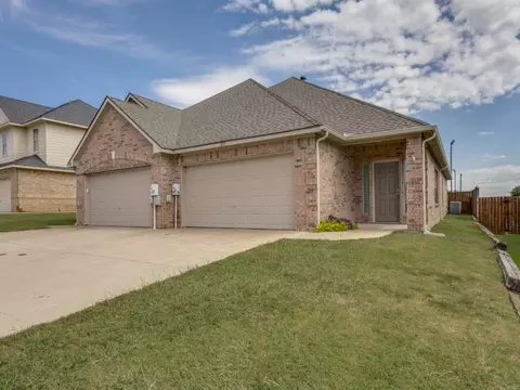 211 Irick Ct, Aubrey, TX 76227