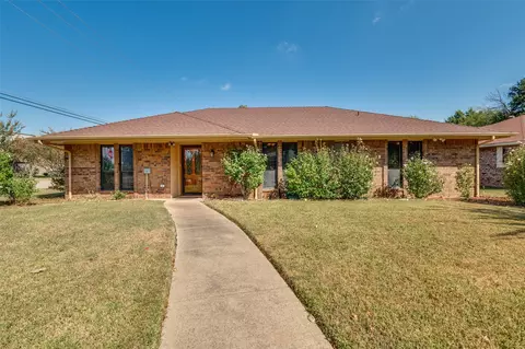 103 Meadowcreek Dr, Duncanville, TX 75137